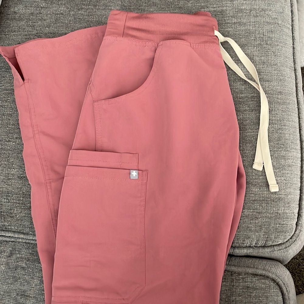 S women’s mauve Figs scrub pants